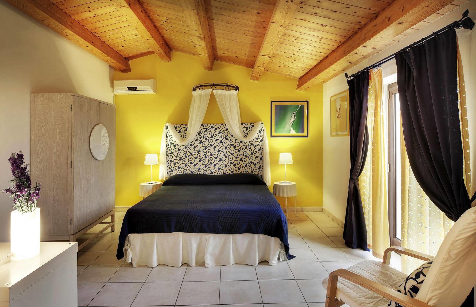 Villa U Marchisi B&B シクリ エクステリア 写真
