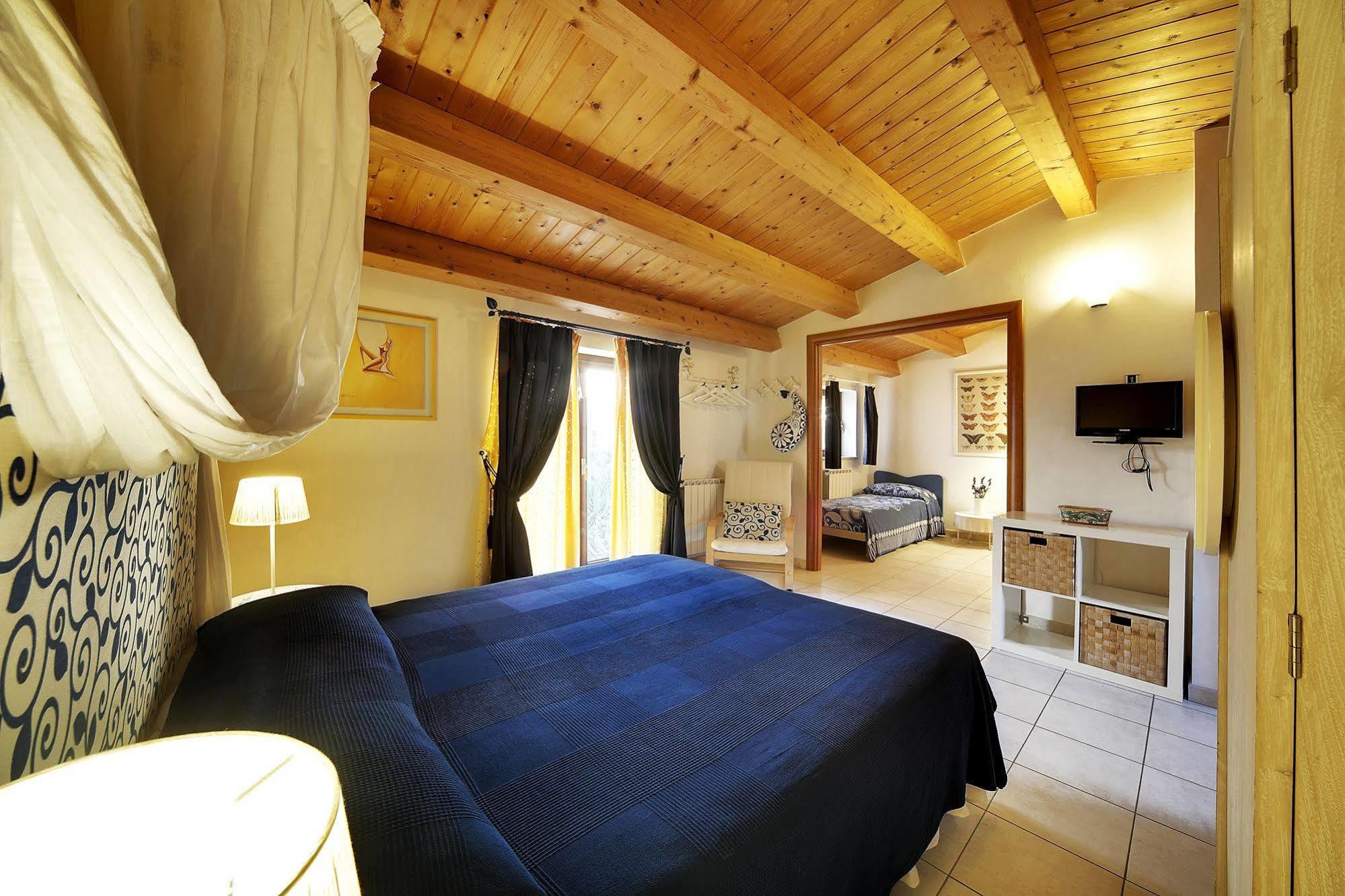 Villa U Marchisi B&B シクリ エクステリア 写真